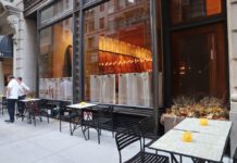 NY州知事 店内飲食の再開に、警察官4,000人の投入提案「大惨事になる」と懸念の声 ニューヨーク州 レストラン再開