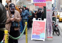 NY州 大統領選期日前投票スタート。投票所に大行列 2020大統領選 期日前投票