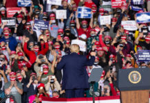 トランプ氏、敗北後もカルトな人気。米世論調査 トランプ