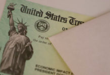 現金給付600ドルの配布スタート。2,000ドル増額の可能性は?