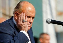 ジュリアーニ氏 助けを求めるも、トランプ氏は沈黙