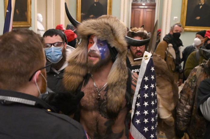 議事堂乱入は 神を呼びもどすため Qアノンシャーマンが初インタビュー Mashup Reporter