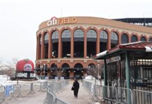 NY市の野球場「シティフィールド」メガワクチン会場オープン。供給不足が課題に シティフィールド ワクチン