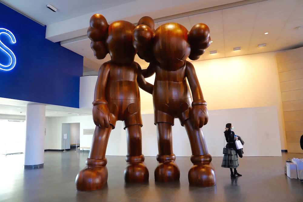 KAWS: WHAT PARTY カウズ