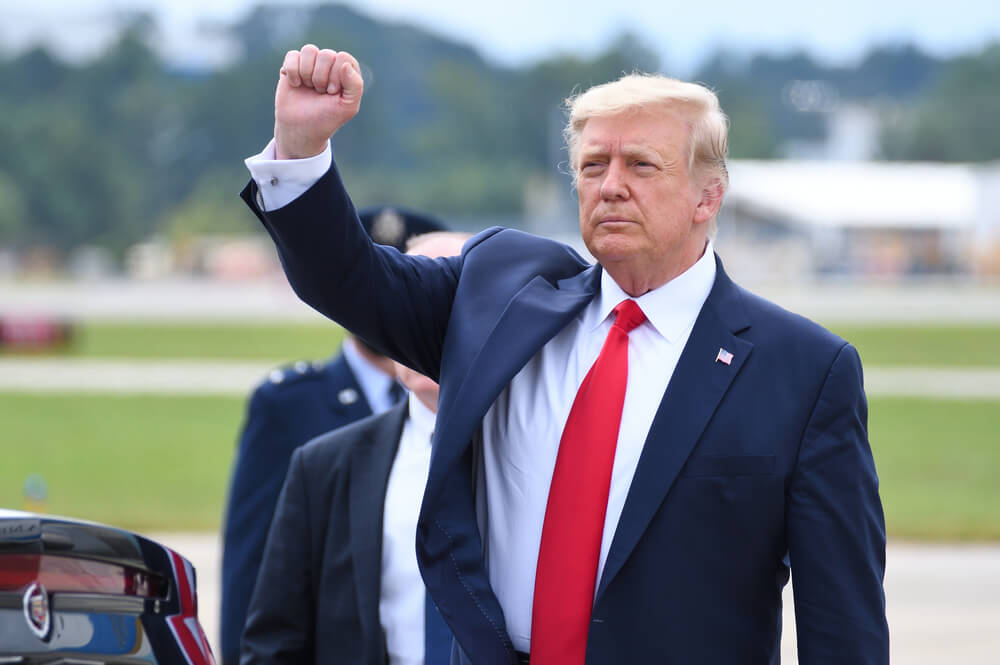 トランプ CPAC ストローポール