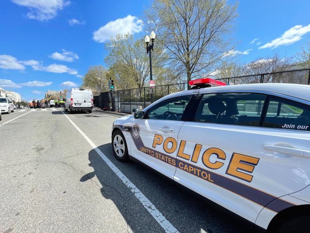 首都ワシントン議事堂付近で車突っ込み 警察官1人死亡 容疑者はネーションオブイスラム支持者か Mashup Ny 首都ワシントン議事堂付近で車突っ込み 警察官1人死亡 容疑者はネーションオブイスラム支持者か Mashup Ny