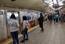 日本みたいにしたら?ニューヨーク市地下鉄の新たな安全対策に疑問の声