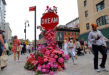 ストリートに100万本 NYで花の祭典