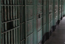 スペイン拘置所で自殺のマカフィー氏 エプスタインに言及していた