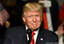 トランプ前大統領 NY市警察を電撃訪問。市長選出馬に関心?