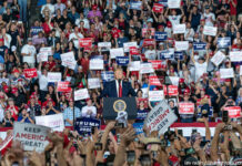 トランプ支持者の過半数「悪魔」の存在信じる、米世論調査