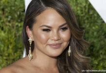 ママとのお風呂は何歳まで?米セレブ 家族写真が物議 クリッシーテイゲン