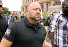 陰謀論者、竜巻はバイデン政権の気象兵器