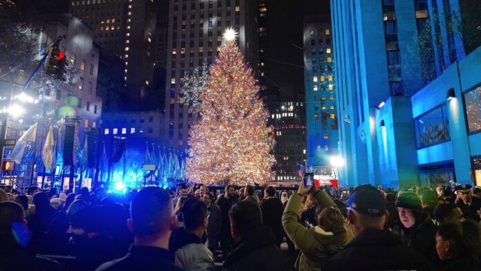 スリに注意 巨大クリスマスツリー周辺で被害相次ぐ Mashup Reporter スリに注意 巨大クリスマスツリー周辺で被害相次ぐ Mashup Reporter