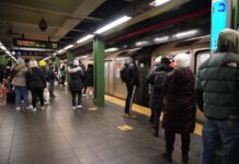 突き飛ばし多発のNY地下鉄 ついにホームドアを設置? MTA ニューヨーク地下鉄