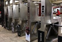 早くも「無賃乗車ハック術」が拡散、NY市地下鉄の新改札