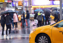 NYで傘の無料シェアリングサービス。成功の可能性は? 傘シェアレンタル Rentbrella