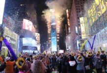 タイムズスクエアカウントダウン NY市警察が初のドローン投入