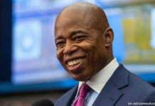 ニューヨーク新市長 初登庁で暴行事件に遭遇 エリックアダムス ニューヨーク市長