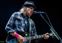ロック大御所ニール・ヤング スポティファイ配信停止のワケ