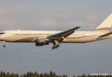 イーロン・マスクを困らせた少年、露オリガルヒの飛行機を標的に