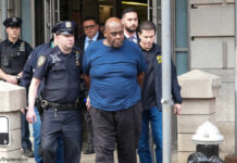 NY地下鉄銃乱射犯 逃走30時間の足取り 人気レストランで昼食も