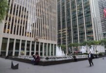 小室圭さん「ポニテ」姿で法律事務所に出勤 小室圭 法律事務所