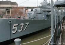 「ザ・サリヴァンズ」とは?米伝説の駆逐艦が沈没の危機