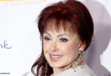 米人気グラミー賞歌手ナオミ・ジャッドさん死去、自殺か