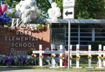「教師の武装」過半数が支持、テキサス州小学校銃乱射事件後の世論調査 テキサス州ロブ小学校銃乱射事件