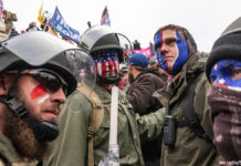 米国人の3人に1人「武装蜂起」して政府と戦う日がくる、世論調査 トランプ支持者 議事堂襲撃