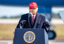 トランプ氏 ゴルフ場のあちこちで大統領紋章を不正使用?