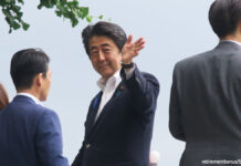 「安倍元首相の暗殺、銃のない日本のイメージを打ち砕いた」米有力紙