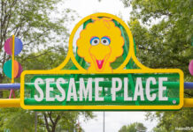セサミの着ぐるみ、黒人少女を無視?テーマパークに巨額の人種差別訴訟 セサミプレース