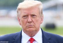 トランプ氏、裁判中の居眠り報道を全否定「美しい青い瞳を閉じていただけ」 トランプ