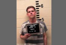 棒の上に頭蓋骨、悪魔崇拝の男を殺人罪で起訴