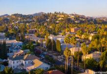 ベゾス氏元妻の富豪マッケンジー氏 豪邸2件を寄付