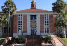 ギレーヌ・マクスウェル 刑務所で凶悪犯と意気投合