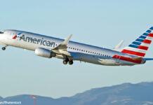 アメリカン航空の乗客、客室乗務員に突然殴りかかる アメリカン航空