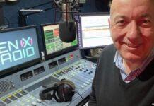 ラジオ司会者がオンエア中に突然死、心臓発作の可能性