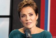 「ドレスを着たトランプ」アリゾナ州知事選で激戦の末、敗北