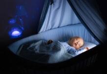 他界した父が息子に会いに?ベビーモニターに映った「丸い光」が話題に