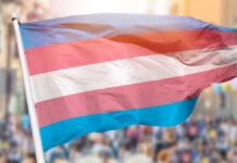 ジムの更衣室で裸に、トランスジェンダーの女性が公然わいせつ罪で逮捕