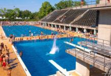 ベルリン 公共プールで女性のトップレス可能に