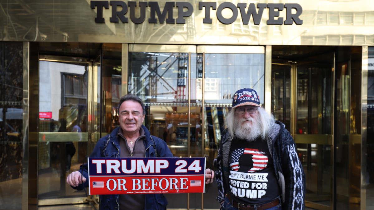 トランプ氏への訴追判断は早くて水曜、トランプタワー前で支持者ら抗議 トランプタワー