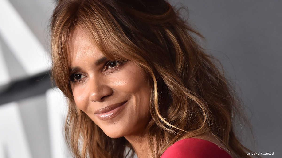 アカデミー賞女優、バルコニーで全裸に称賛の声 ハルベリー