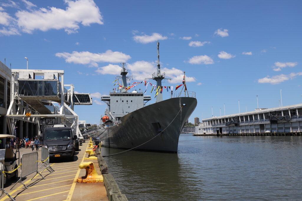 英海軍の測量船「HMSスコット」