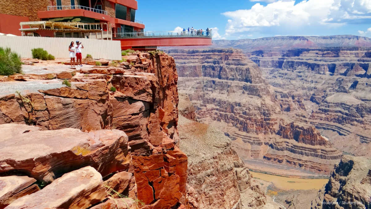 米国で最も危険な観光地?男性が高さ1200メートルの崖から転落死 グランドキャニオン