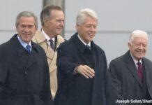 異例続きの米大統領選、バイデン氏撤退で到来した50年ぶりの新局面とは ブッシュ、クリントン 2004