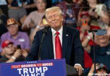 トランプ氏 マクドナルドで異例の選挙活動、その狙いは? トランプ